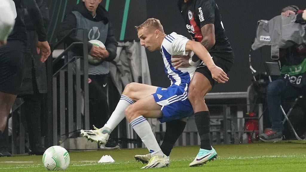 Topi Keskinen oli HJK:n vaarallisin pelaaja Eintracht Frankfurtia vastaan.