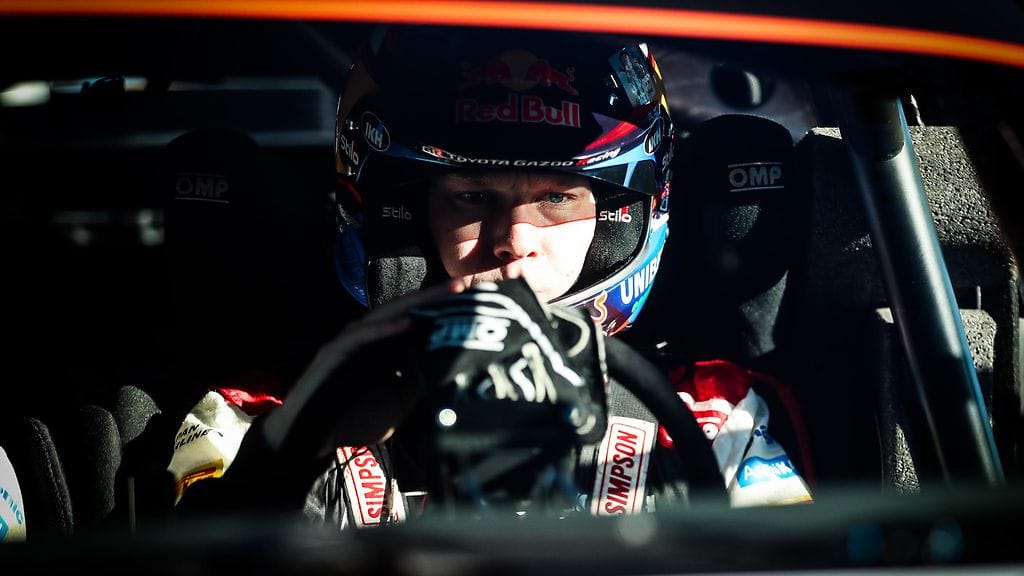 Tässäkö ratkesi maailmanmestaruus? Elfyn Evans ulkona - "Auto on navetassa!"