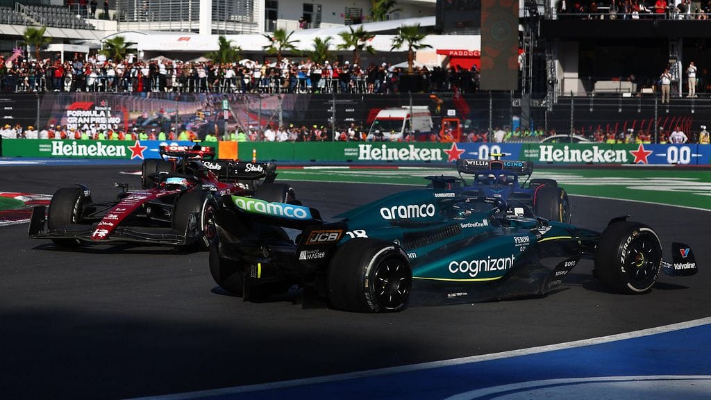 Valtteri Bottas ja Lance Stroll osuivat yhteen Meksikon GP:n loppupuolella.