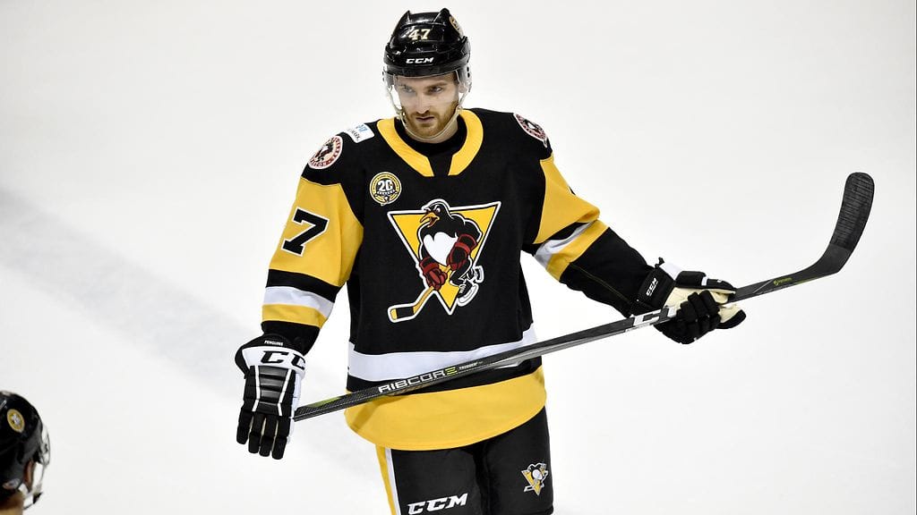 Adam Johnson, 29, pelasi AHL:ssä yhteensä 257 ottelua.