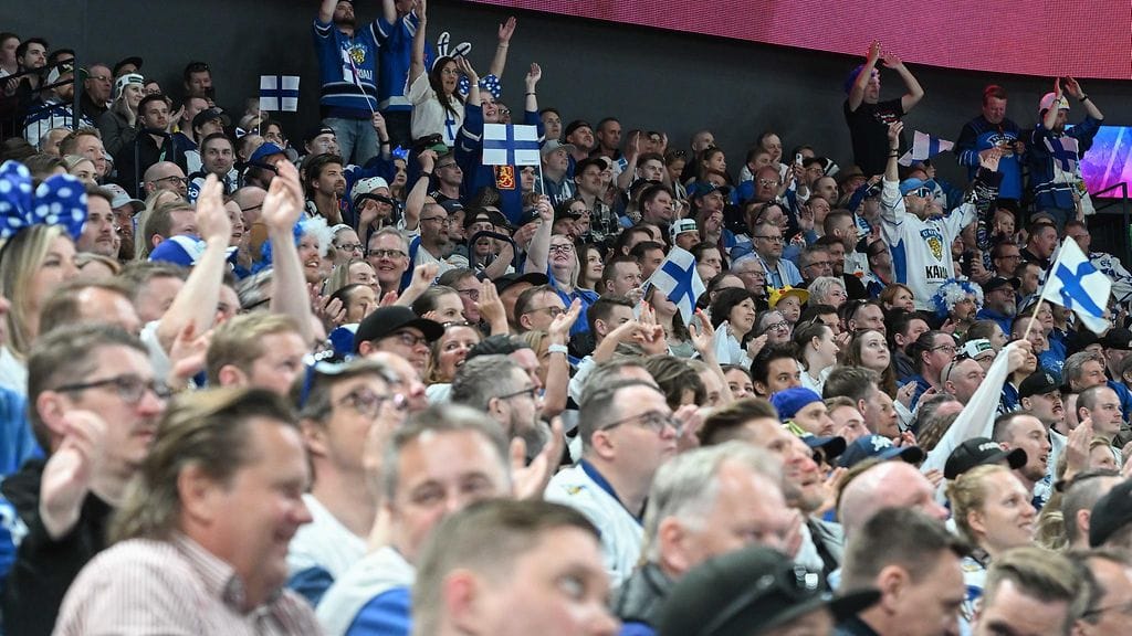 Yleisöä Tampereella jääkiekon MM-kisoissa.