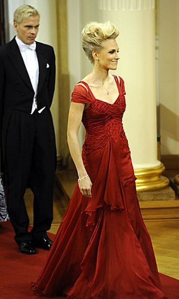 Suunnistaja Minna Kauppi saapuu Linnan Juhliin. Kuva: Antti Aimo-Koivisto/LEHTIKUVA.