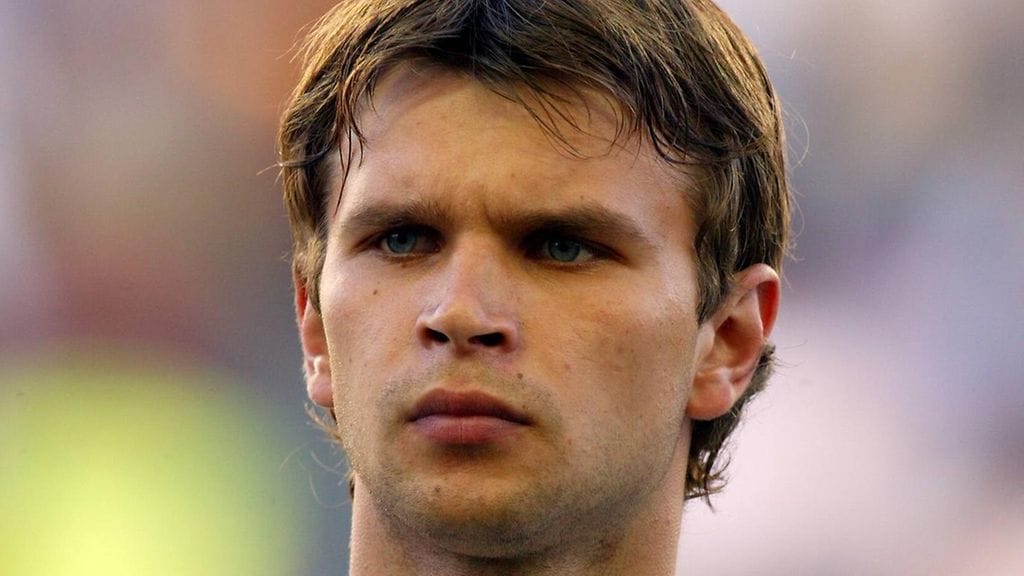 Aleksei Bugajev kuvattuna Venäjän maajoukkuepelaajana vuonna 2004.