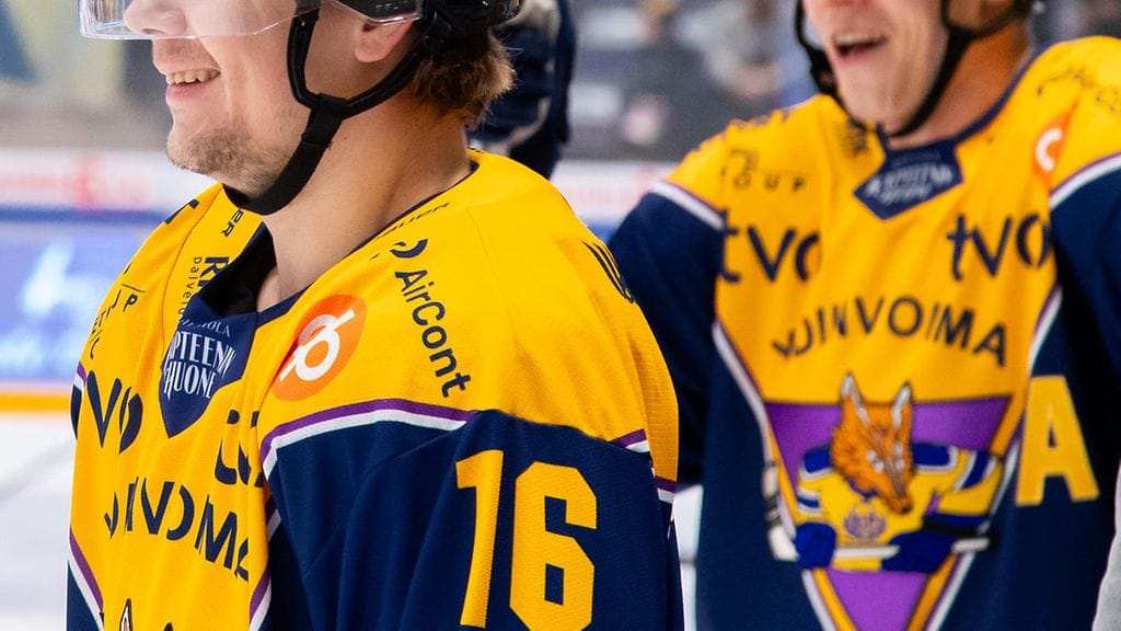 Läheskään kaikki SM-liigapelaajat eivät käytä pakolliseksi varusteeksi määriteltyä kaulasuojaa.