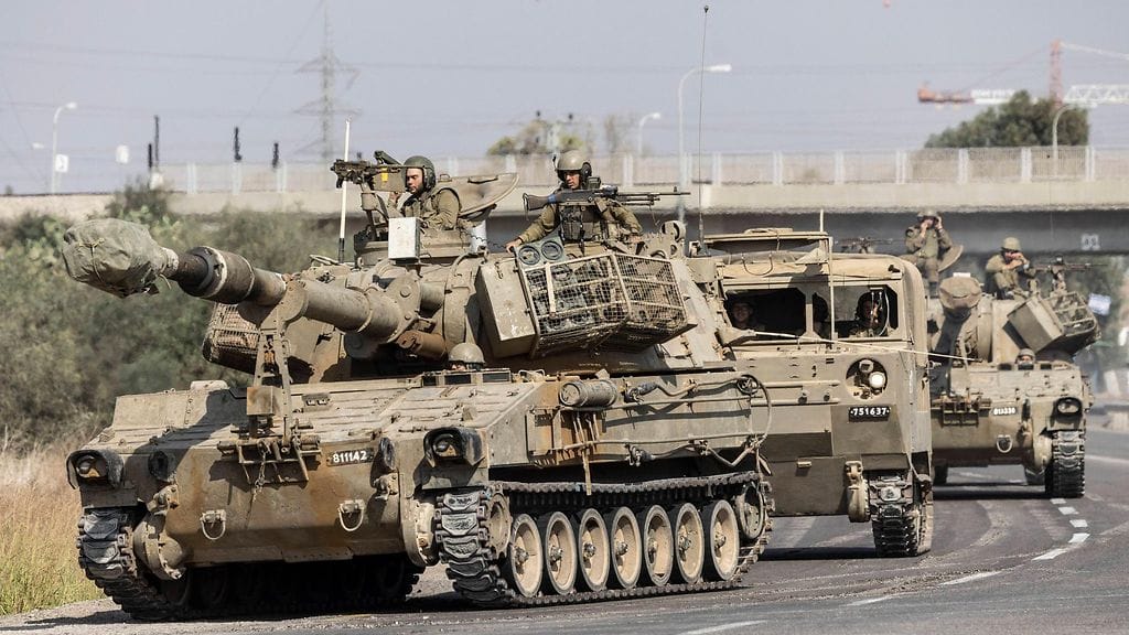 Israelin panssarivaunuja ja sotilaita lähellä Gazan rajaa marraskuussa.