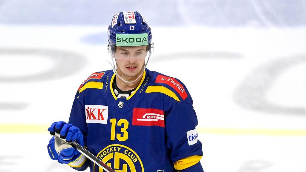 Aleksi Peltonen saa jälleen pelata ja harjoitella HC Davosin mukana.