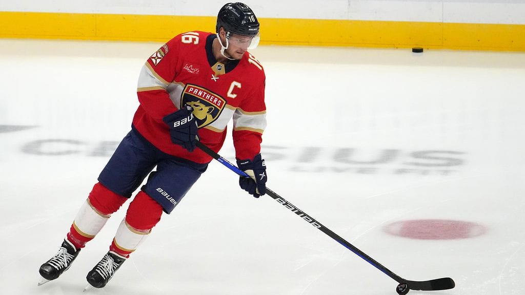 Aleksander Barkov on pelannut eniten NHL-otteluita Florida Panthersin paidassa.