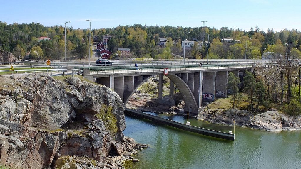 Poliisi pyytää asiasta tietäviä ilmoittamaan tietonsa ja havaintonsa numeroon 050 4117655 (WhatsApp tai tekstiviesti) tai sähköpostiin vihjeet.lounais-suomi@poliisi.fi