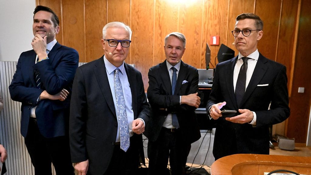 Kuvassavasemmalta, presidenttiehdokkaat Mika Aaltola, Olli Rehn, Pekka Haavisto ja Alexander Stubb ennen Elinkeinoelämän valtuuskunta EVA ry:n presidenttitenttiä Helsingissä 31. lokakuuta. Elämäni biisi -ohjelmassa on heidän lisäkseen mukana myös Jussi Halla-aho (ps.).