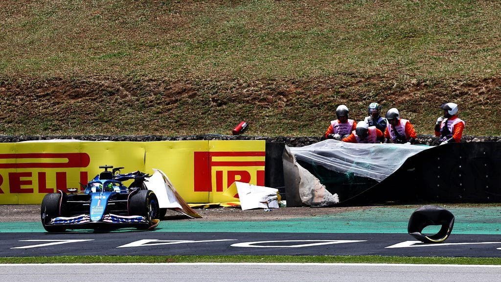 Esteban Ocon rysäytti kolarin kautta seinään, ja sprintin aika-ajot keskeytettiin avauosiossa.