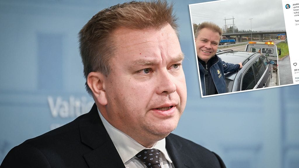 Kaikkonen jakoi Instagram-tilillään kuvan hinausauton kyydissä olevasta autostaan.