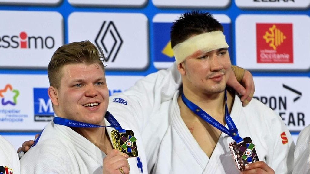 Martti Puumalainen (vas.) voitti judon raskaan sarjan Euroopan mestaruuden, kun taas Valeri Endovitski saavutti pronssia.