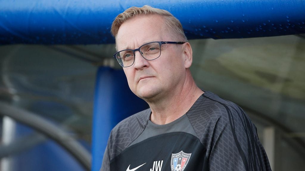 Jarkko Wiss valmensi FC Interiä yhden kauden ajan. Pelaajaurallaan hän edusti Suomen maajoukkuetta 45 A-maaottelussa.