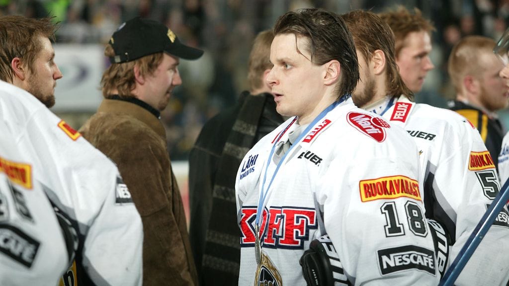 Joni Lius pelasi jääkiekon SM-liigassa vuosina 1989-2006 yhteensä 559 runkosarjaottelua. Suomen mestaruuden hän voitti kolmesti peräkkäin TPS:n paidassa vuosina 1999-2001.