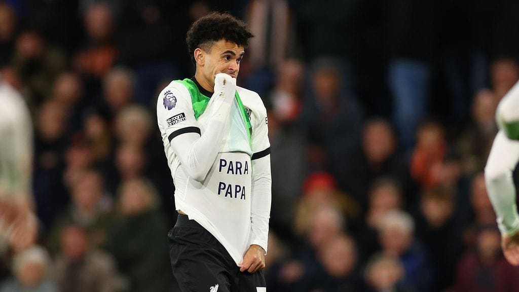 Luis Díaz muisti isäänsä tehtyään sunnuntaina Liverpoolin tasoitusmaalin Lutonia vastaan.