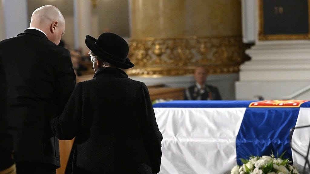 LK Ahtisaaren hautajaiset Eeva ja Marko 1 10112023