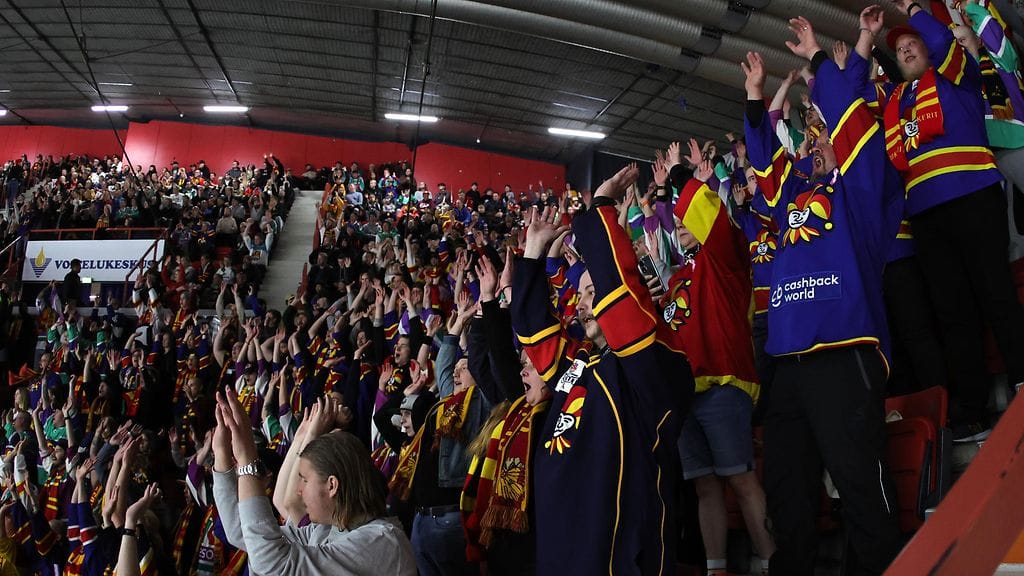 Jokerien kannattajat seisovat seuran päätöksen takana.