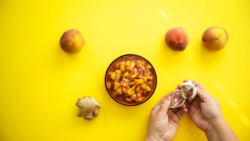 Persikkachutney on hyvä lisuke vaikka lihalle, kanalle tai juustoille.