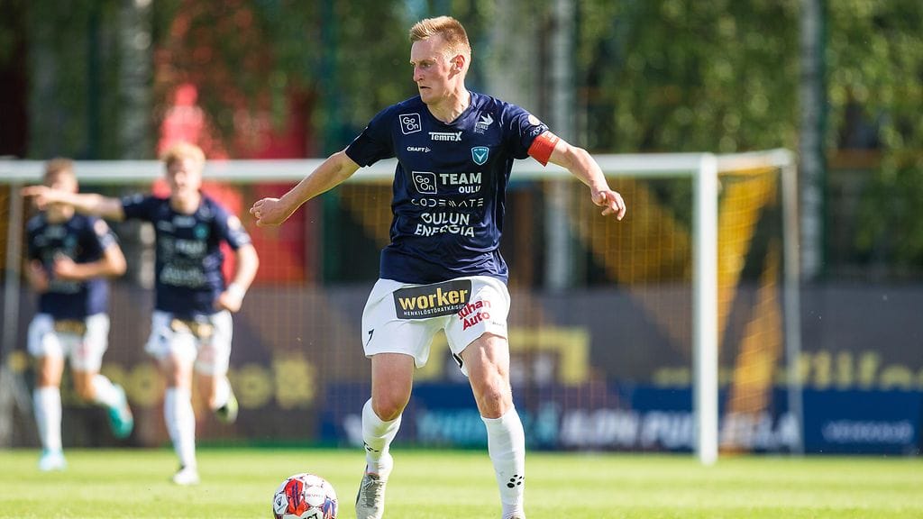 Rasmus Karjalainen vaihtaa AC Oulun edustusasun SJK:n nuttuun.