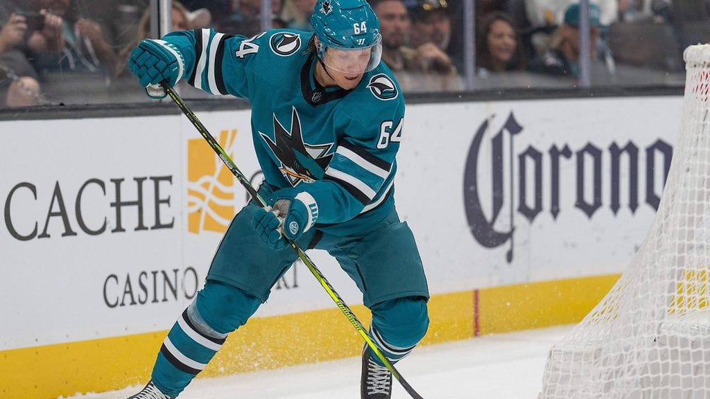 San Jose Sharksin Mikael Granlund yritti ilmaveiviä yön NHL-kierroksella.