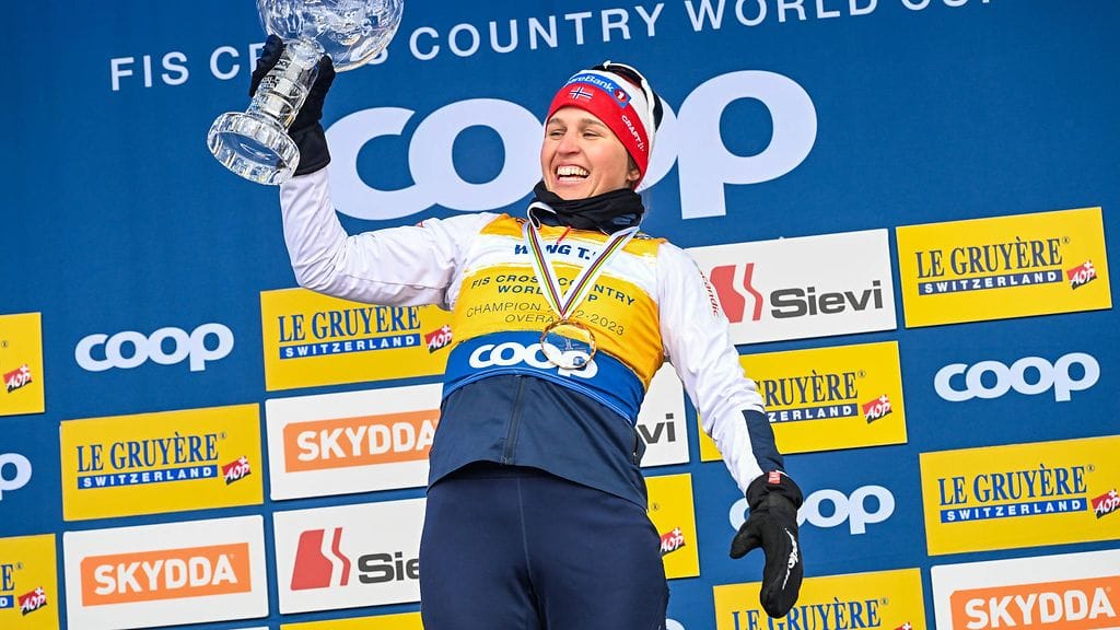 Tiril Udnes Weng voitti viime maastohiihtokaudella naisten maailmancupin kokonaiskilpailun.