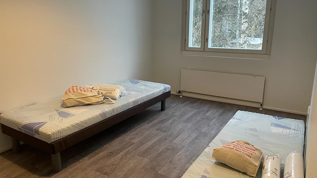 Turvapaikanhakijoiden majoitusta Kajaanissa marraskuussa 2023. Tulijat sijoitetaan kaupungin vuokra-asuntoihin.