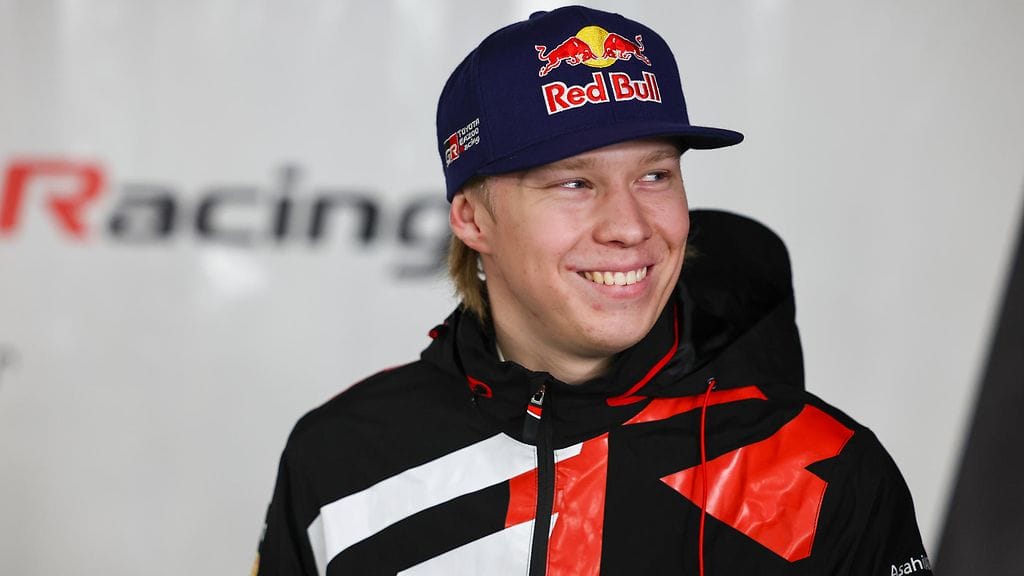 Kalle Rovanperä tarjosi kyydit Mika Häkkiselle ja David Coulthardille – F1-legendat kauhusta kankeina