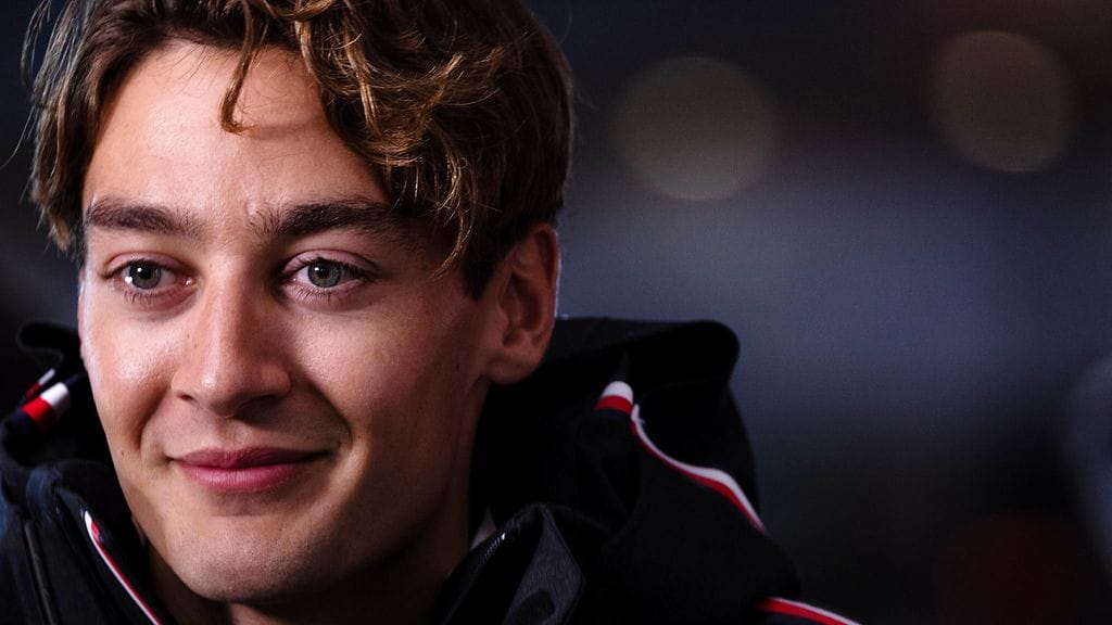 George Russell otti syyt niskoilleen Max Verstappen -kolarista.