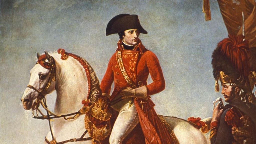 Napoleonilla oli arviolta 120 tänään myydyn kaltaista hattua, mutta valtaosa niistä on hävinnyt historian hämärään.