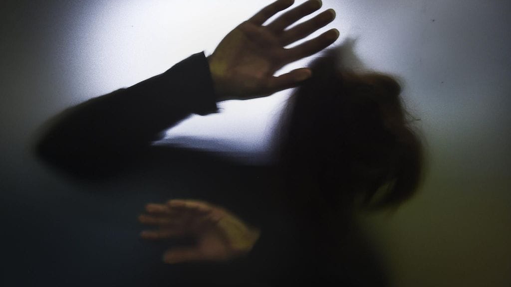 Tutkimuksen mukaan erityisen paljon seksuaalista häirintää kokevat alle 35-vuotiaat naiset.