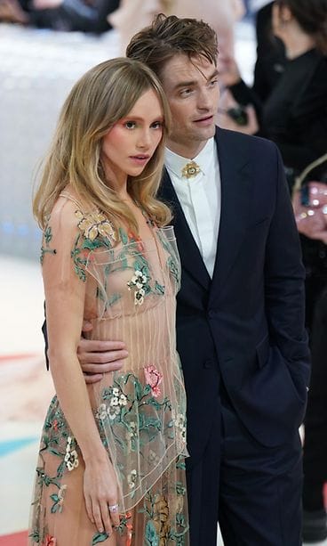 AOP Robert pattinson ja suki waterhouse (1)