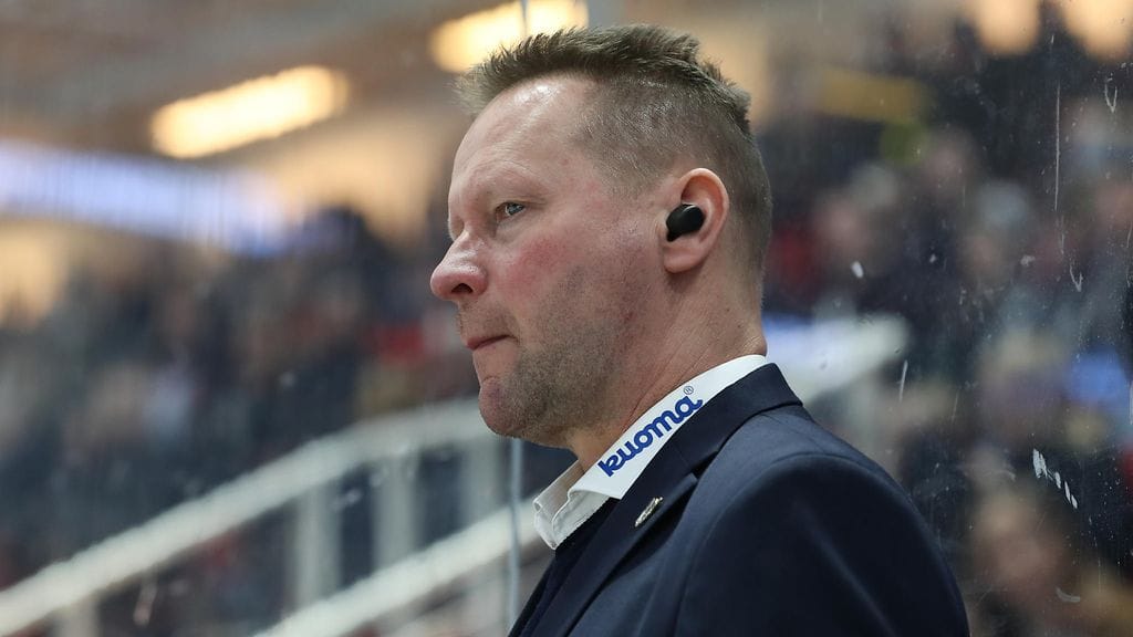 Jukurien toiminnasta sivuun jäävä Mika Tarvainen oli toiminut seuran maalivahtivalmentajana koko sen Liiga-taipaleen ajan, vuodesta 2016 lähtien.