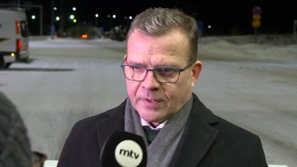 Pääministeri Petteri Orpo (kok.) vieraili Vartiuksen raja-asemalla maanantaina 20. marraskuuta.