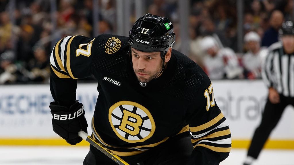 Milan Lucic on sivussa Bostonin toiminnasta toistaiseksi.