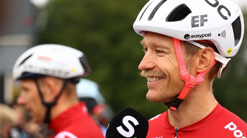 Magnus Cort juhlistaa etappivoittojaan "helikopterilla".