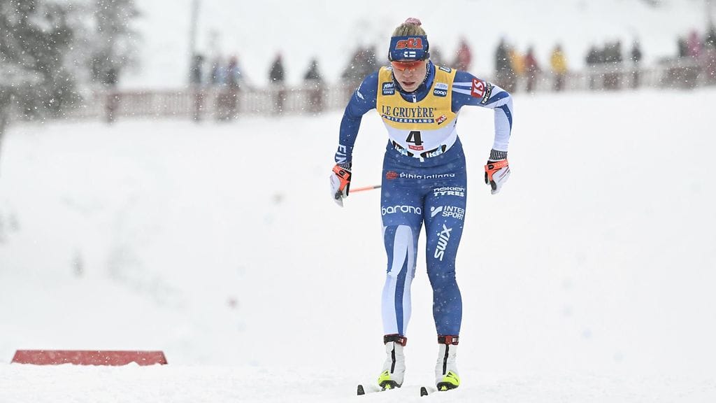 Jasmi Joensuu hiihtää perinteisen sprintin finaalissa Rukan maailmancup-avauksessa.