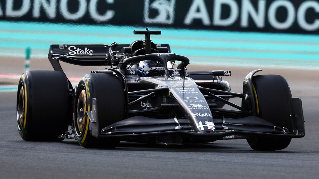 Valtteri Bottas ajoi kaksissa harjoituksissa neljänneksi Abu Dhabissa.