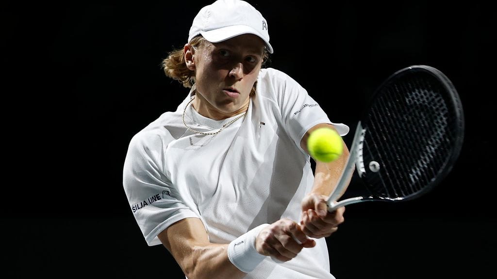 Emil Ruusuvuori taipui omassa ottelussaan Alex de Minaurille.