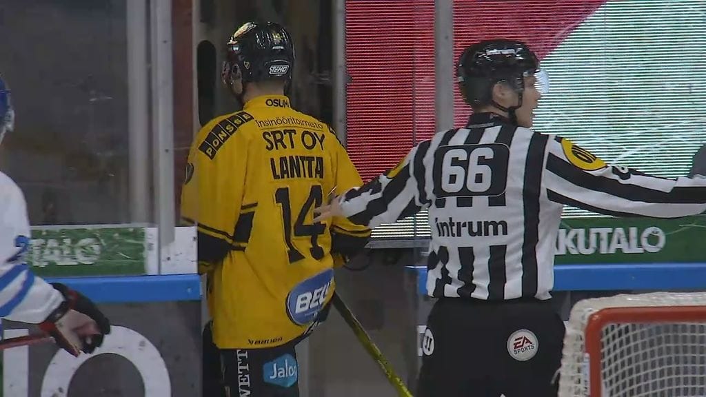 SM-liigan jäähykärki Jaakko Lantta isoista ovista ulos JYPiä vastaan