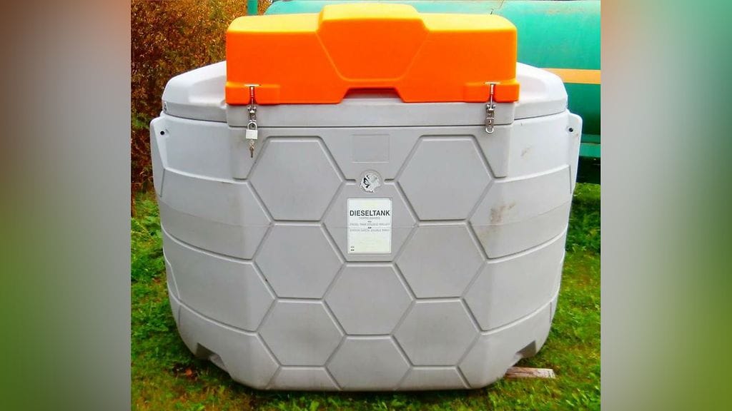 Cemo Cube -merkkisen Diesel-tankkausaseman koko on 240x230x180 senttimetriä.