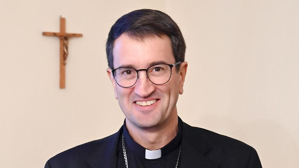 Piispa Goyarrola on kotoisin Espanjan Baskimaasta, ja hän on asunut jo vuosia Suomessa.