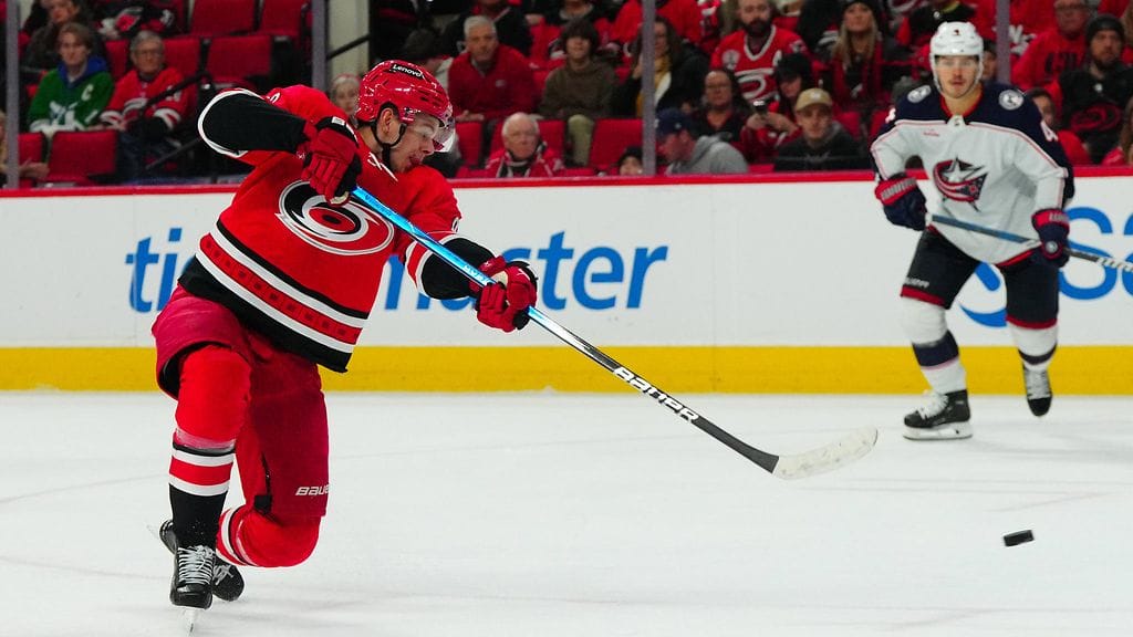 Carolinan Jesperi Kotkaniemi onnistui maalinteossa Columbusta vastaan.