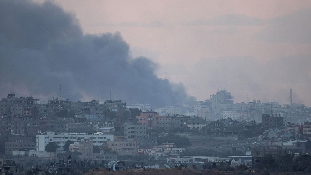 Arkistokuva. Hamasin alaisen Gazan terveysministeriön mukaan Israelin tekemissä iskuissa on kuollut yli 31 600 ihmistä, joista valtaosa on ollut naisia ja lapsia.