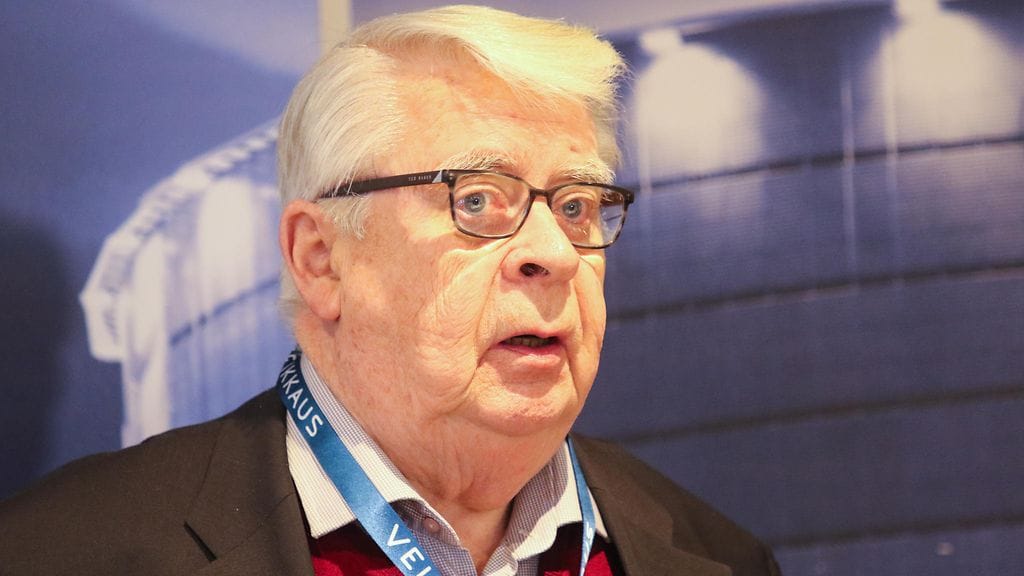 Kalervo Kummola toivoo kiekkopäättäjien istuvan yhteisen pöydän ääreen hakemaan ratkaisua hiertäviin asioihin.