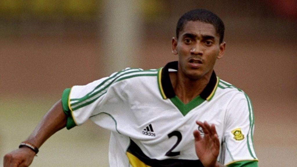 Papi Khomane pelasi urallaan yhdeksän ottelua Etelä-Afrikan maajoukkueessa. Kuva vuodelta 2000.