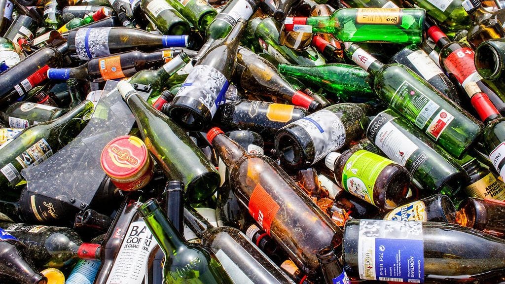 Valtaisa alkoholisatsi paljastui tullissa. Kuvituskuva.