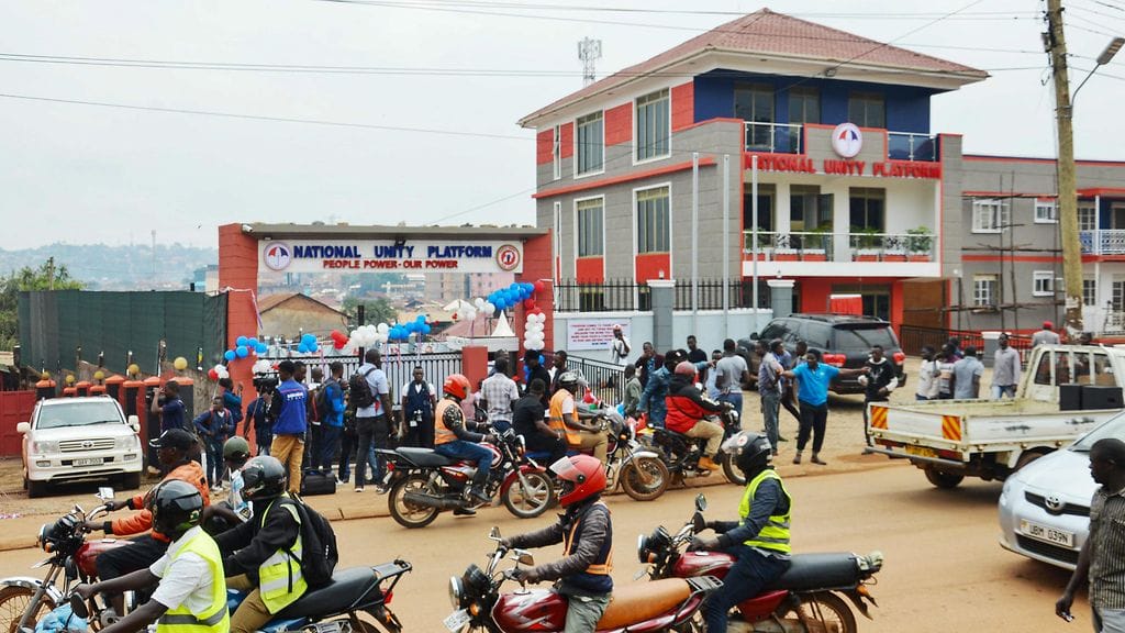 Kaksoset syntyivät keskiviikkona sairaalassa maan pääkaupungissa Kampalassa, missä nainen oli saanut hedelmöityshoitoja.