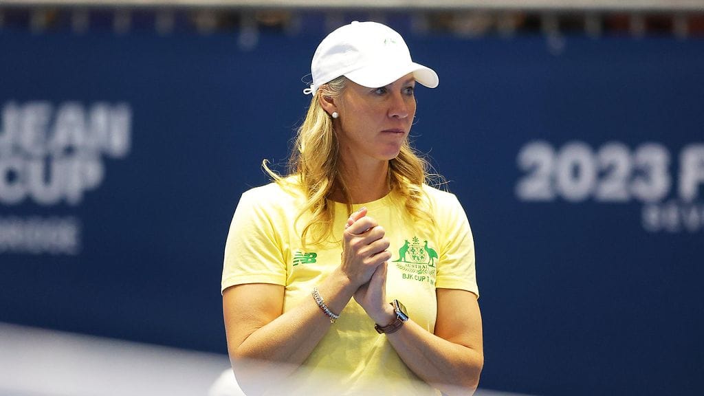 Alicia Molik jätti haastattelun kesken ja juoksi auttamaan pökertynyttä tyttöä.