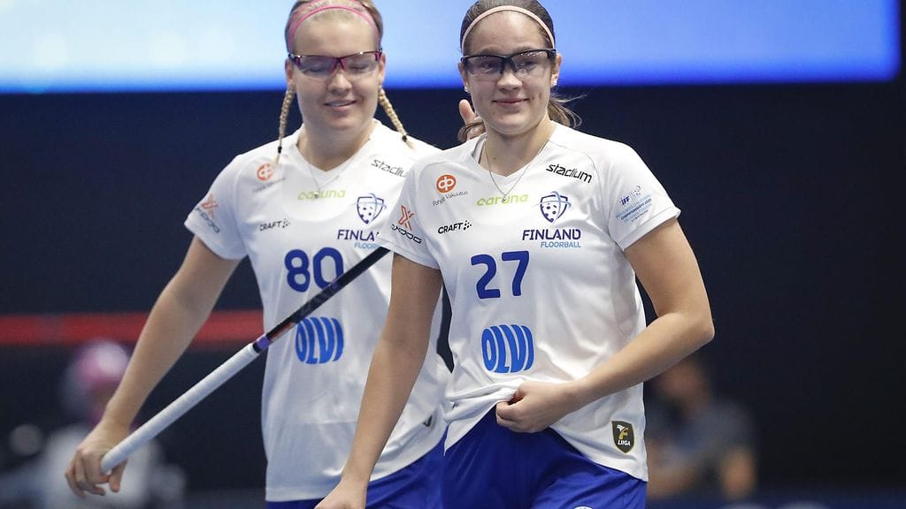 My Kippilä (vas.) ja Oona Kauppi (oik.) tekivät molemmat kaksi maalia Sveitsin verkkoon.