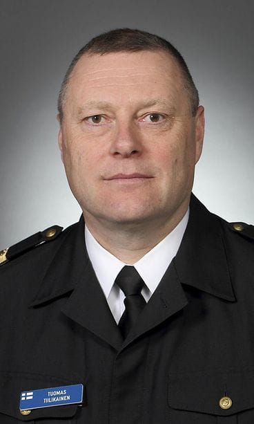 LK 3.12.2023 Tasavallan presidentti ylensää itsenäisyyspäivänä 6. joulukuuta 2023 lippueamiraali Tuomas Antero Tiilikaisen kontra-amiraaliksi. Tiilikainen on määrätty Merivoimien komentajaksi 1.1.2024 lukien.